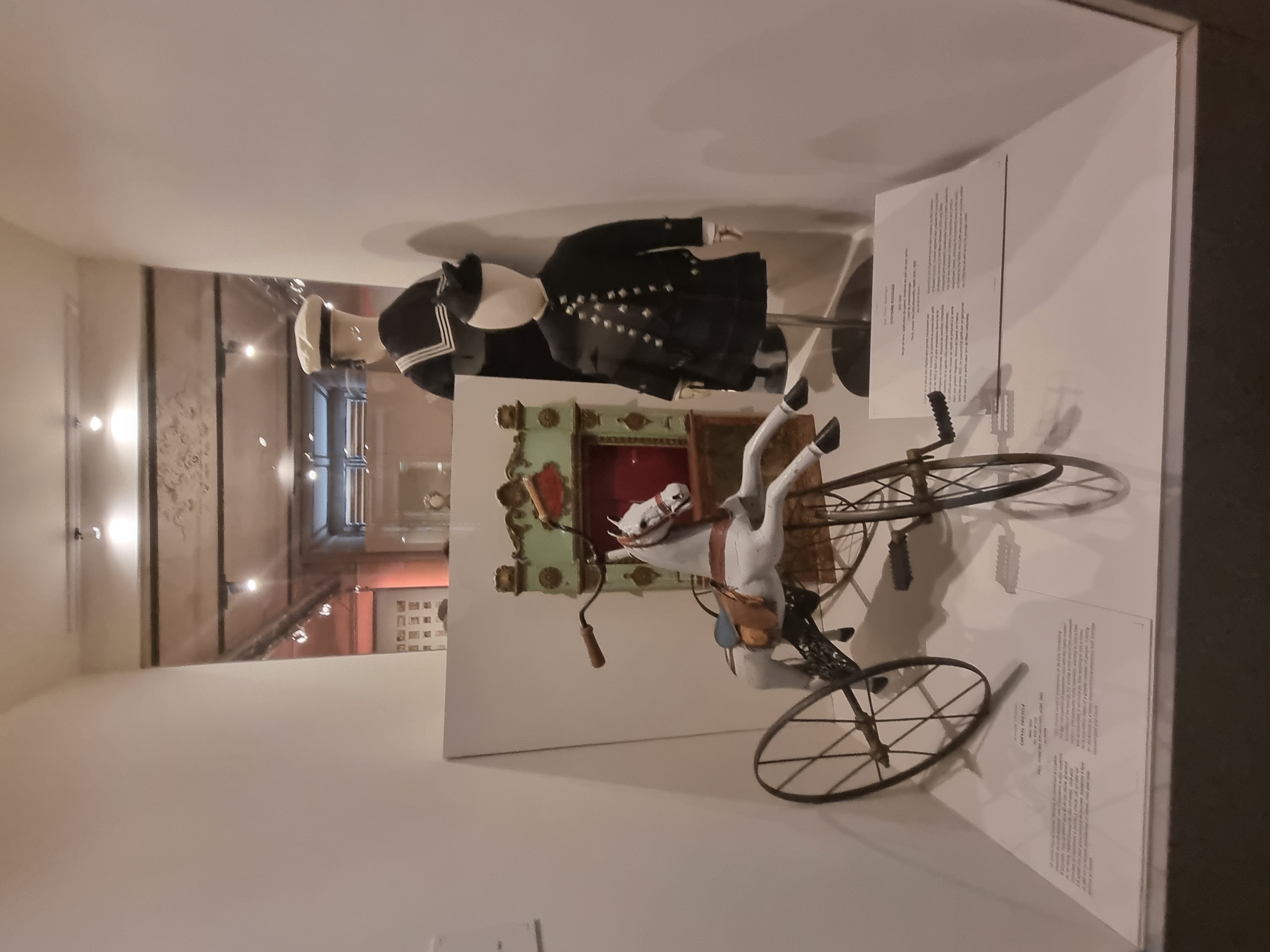 Expo_12_tricycle__1890_et_costume_enfant.jpg