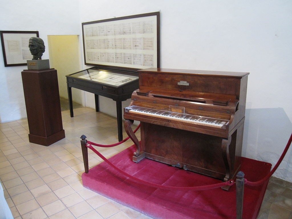 Piano_Pleyel_Chopin_Valldemosa.JPG