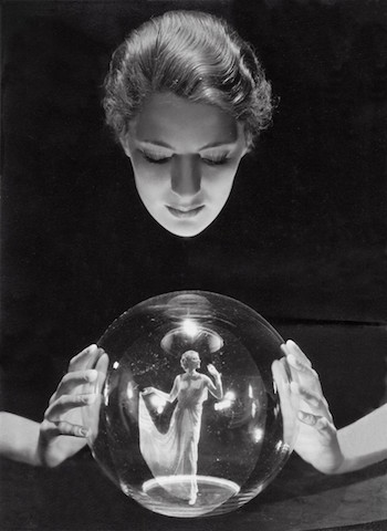 Lee-Miller-looking-down-at-Agneta-Fisher-Paris-1932.jpg