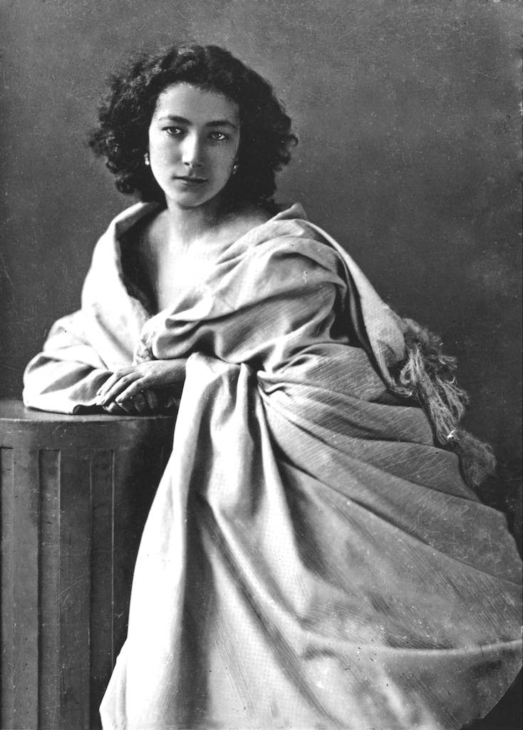 Sarah_Bernhardt_by_Félix_Nadar_2.jpg